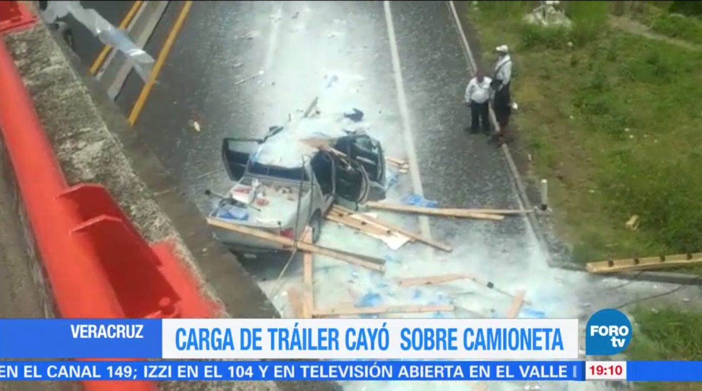 La camioneta circulaba sobre la carretera federal Veracruz-Xalapa. (FOROtv)