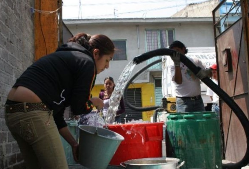 Combaten escasez de agua en municipios con pipas en San Luis Potosí (Twitter @aguaorgmx)