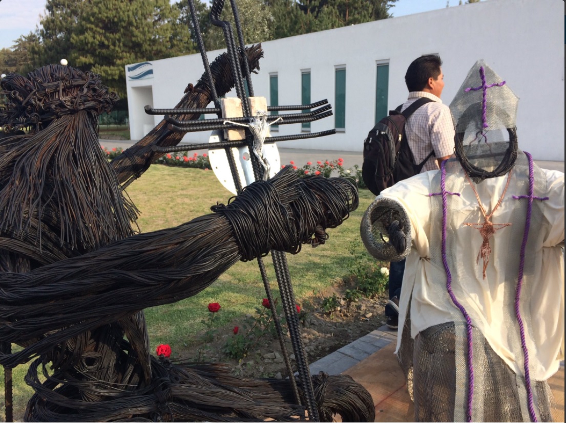 Cruces elaboradas por albañiles de Puebla para concurso