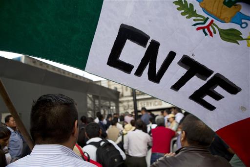 CNTE bloquea oficinas administrativas en Oaxaca