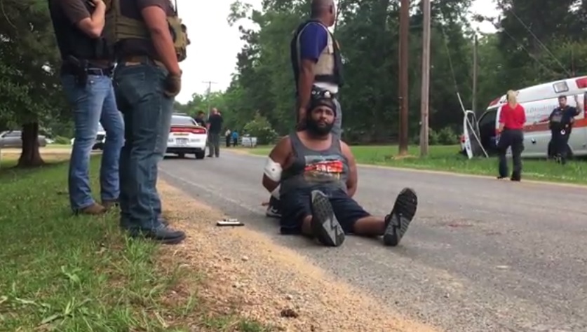 Un sospechoso está detenido luego que ocho personas, entre ellas un subjefe policial, murieron en balaceras en Mississippi. (Foto: Youtube)