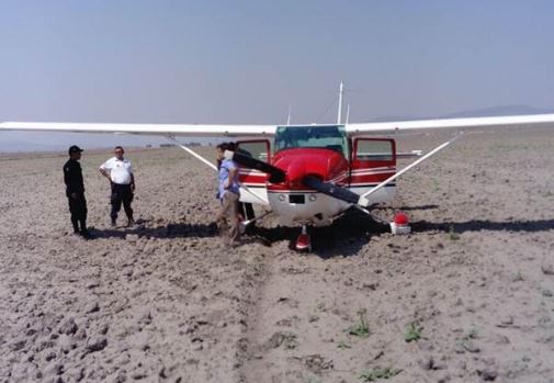 Aterriza avioneta en campo de cultivo en Hidalgo