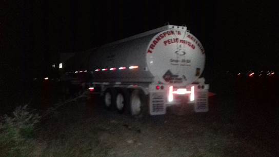 Camión cisterna con combustible robado en Apodaca, Nuevo León 