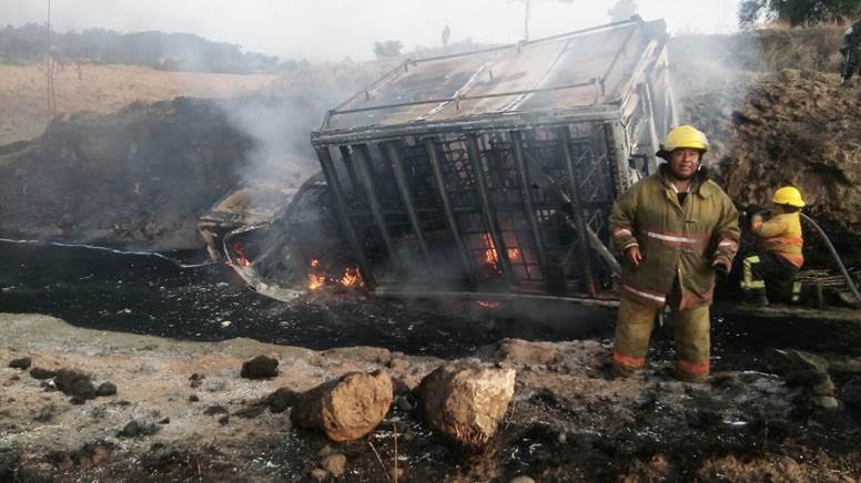 camioneta se incendia con combustible robado