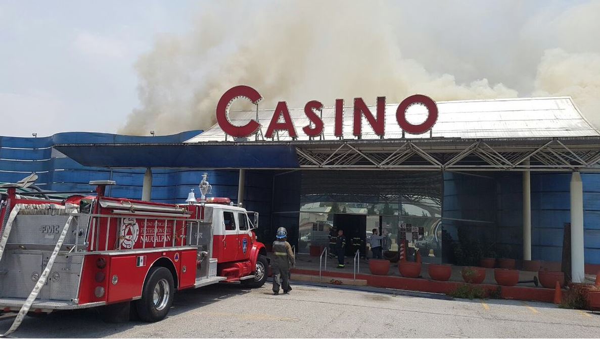 El incendio se registró en un casino abandonado. (@NaucalpanCiudad)