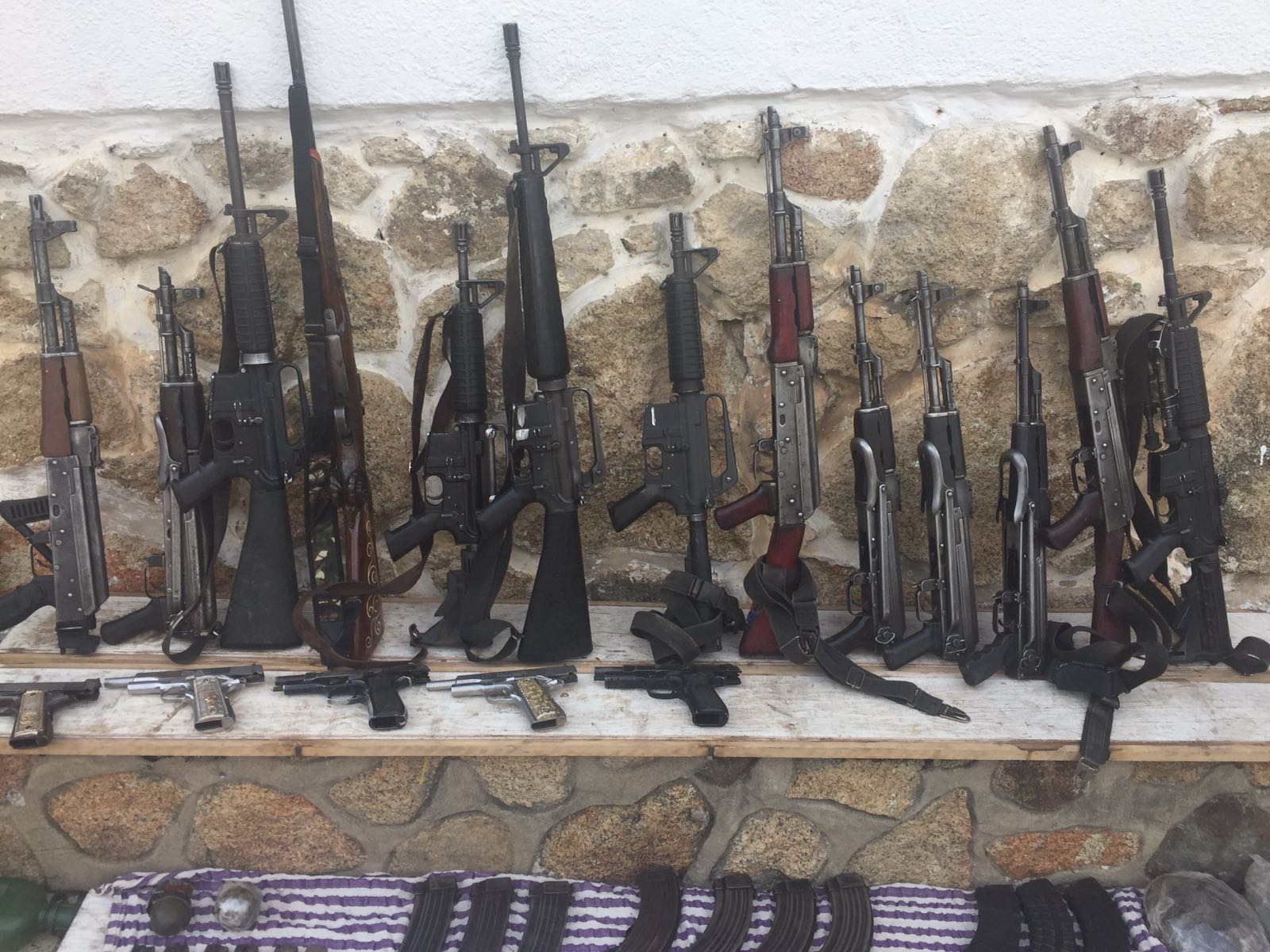 Armas decomisadas a integrantes de Los Viagras en Guerrero