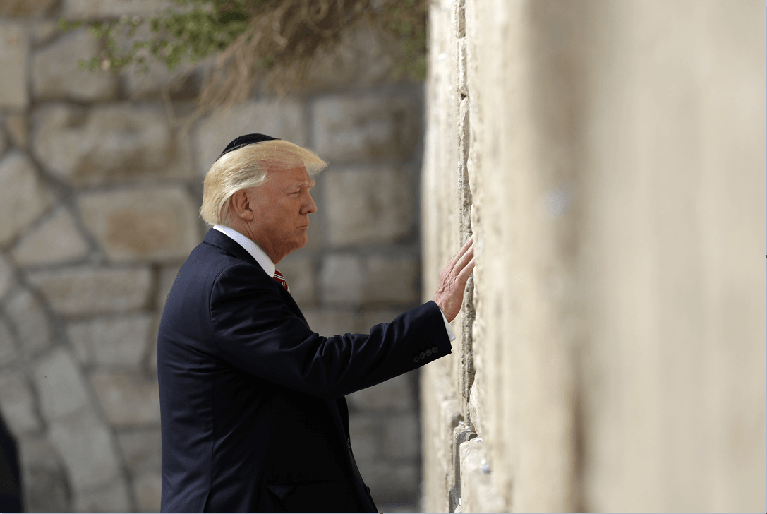 Donald Trump en el Muro de los Lamentos, en Jerusalen