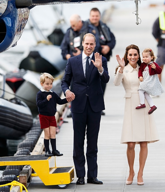 El príncipe Guillermo posa con su familia (Getty Images)