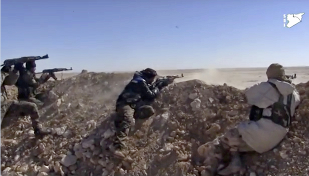 Soldados en Siria luchan contra Estado Islamico