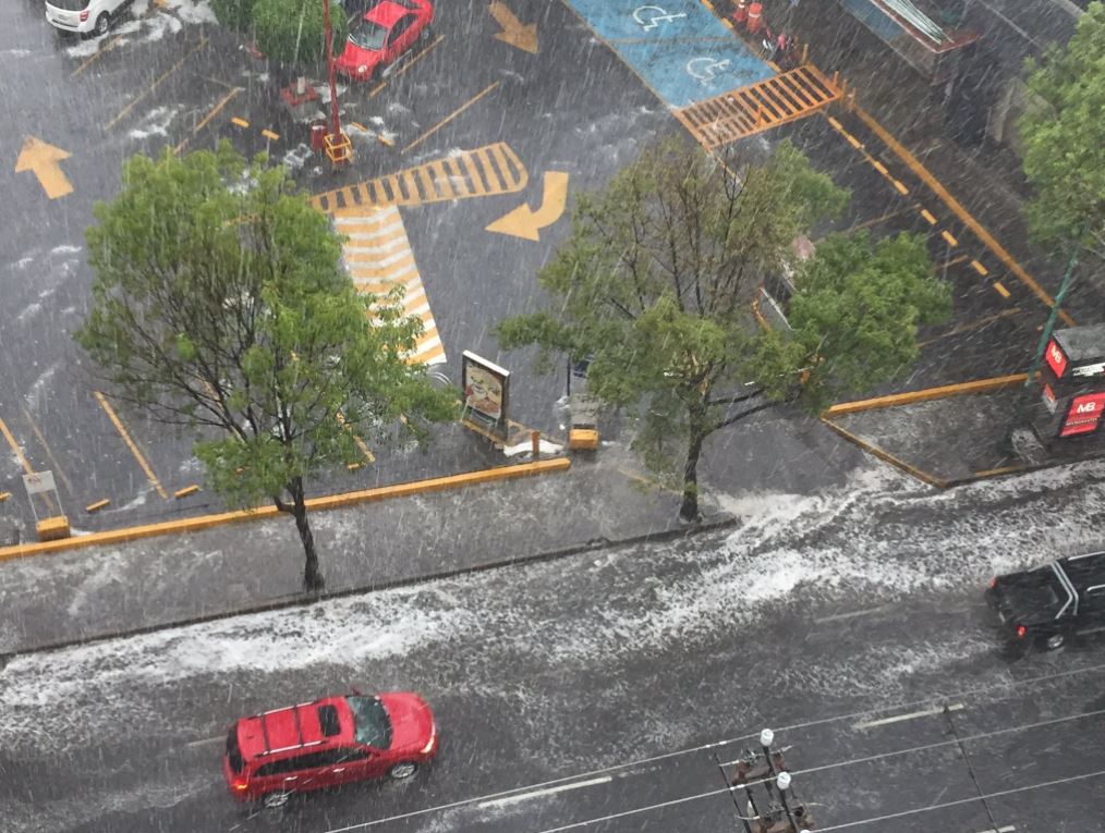 Se registra lluvia en la Ciudad de México. (@JorgeFavaloro)