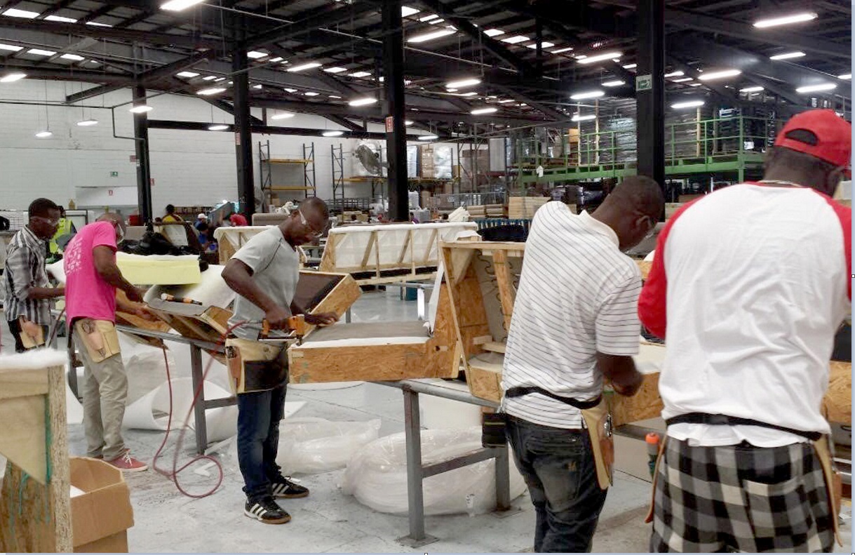 Haitianos son empleados por una empresa en Tijuana