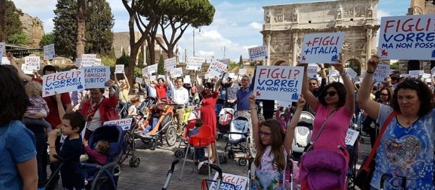 Italia, Coliseo, Protesta, Sociedad, Bebes, Carriolas