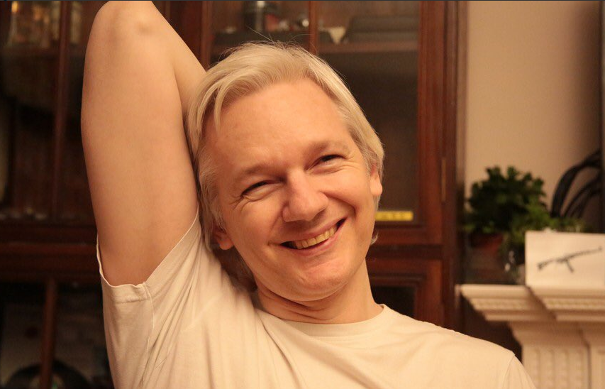 Julian Assange publicó una fotografía suya en Twitter