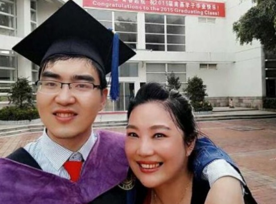 Zuo Hongyan dedicó su vida a su hijo con parálisis cerebral (Foto: China Morning)