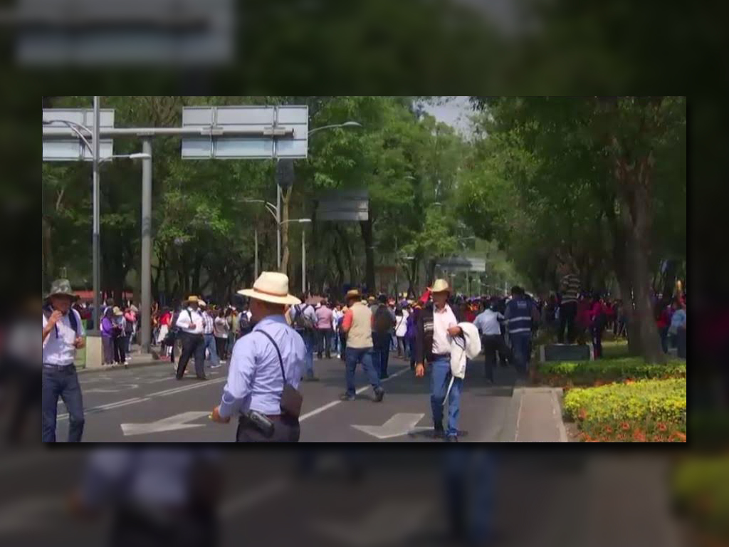 Manifestantes afectan la circulacion sobre paseo de la reforma