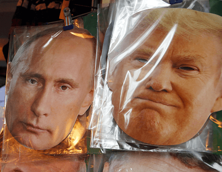 Máscarad de Putin y Trump en San Petersburgo