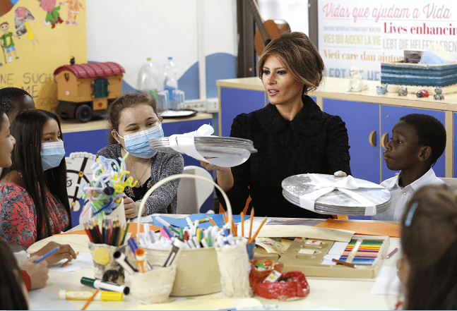 Melania Trump visitó el hospital pediátrico Bambino Gesù, en Roma
