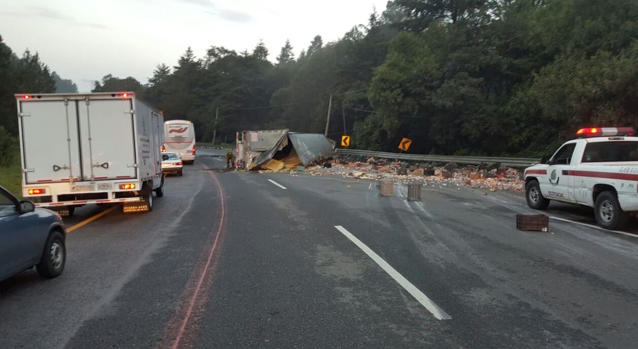 El número de accidentes por camiones de carga aumentó en la nueva autopista Marquesa-Toluca (Twitter @PoliciaFedMx)
