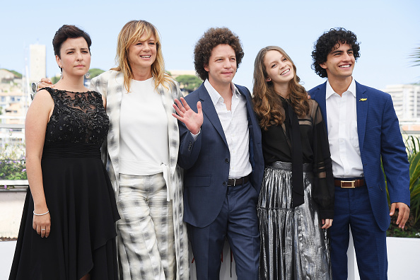 Michel Franco y el elenco de Las hijas de Abril, en Cannes