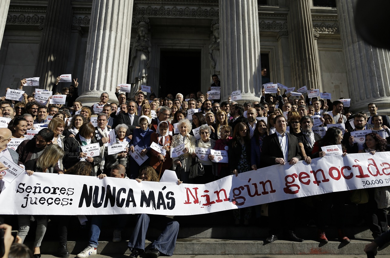 Argentina, condena, dictadura, protestas, juez, seguridad,