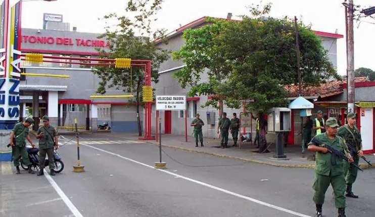 El presidente de Venezuela, Nicolás Maduro, ordenó militarizar el estado Táchira, frontera oeste con Colombia. (http://notimundoresaltantes.blogspot.mx)