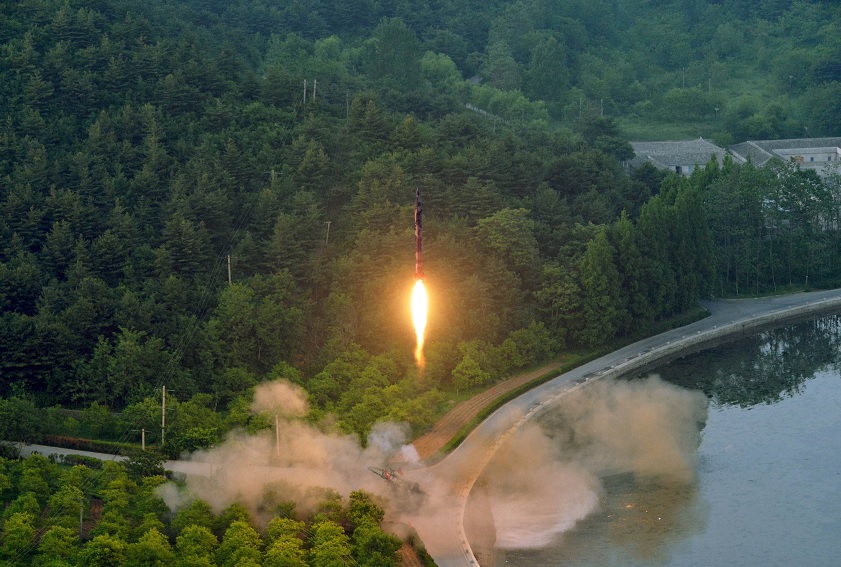 Un cohete balístico es probado por Corea del Norte (Reuters)