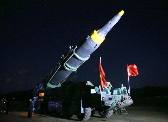 La Agencia de Noticias de Corea del Norte difunde imágenes del lanzamiento de un nuevo misil (Reuters)