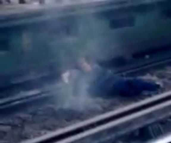 Cae mujer a las vías del Metro en la estación Zapata y sobrevive