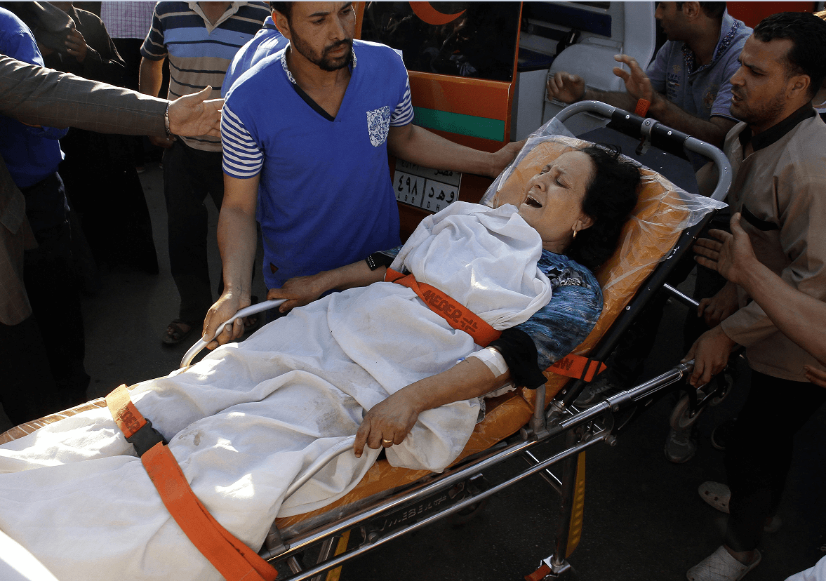 Mujer herida durante ataque a cristianos coptos en Egipto