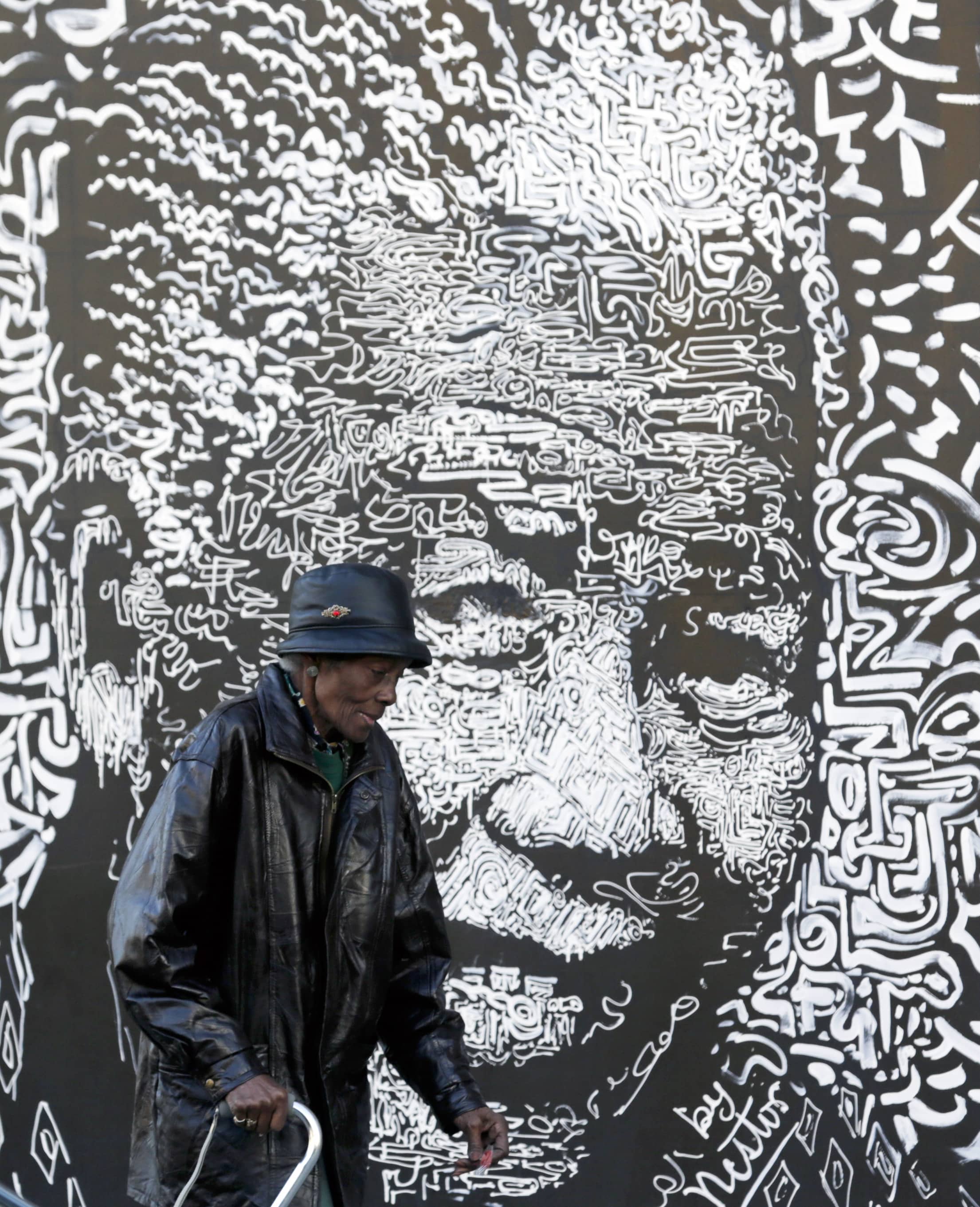 Nelson Mandela hombre odio abrazos Sudáfrica-min