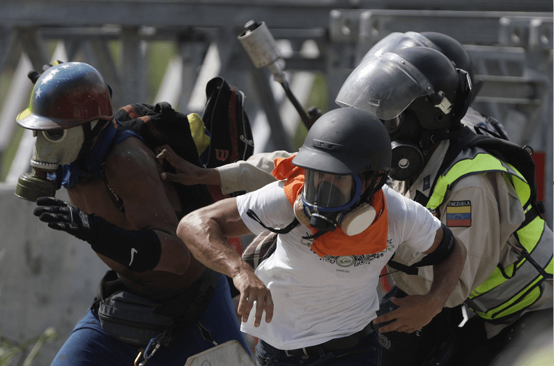 Opositores en Venezuela protestan contra Nicolas Maduro