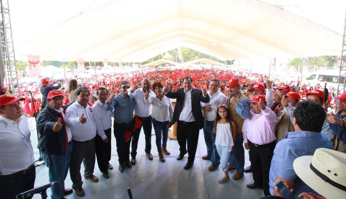 Óscar González, candidato del PT a la Gubernatura del Estado de México, realizó una gira por Metepec (Twitter @OscarGonzalezYa)