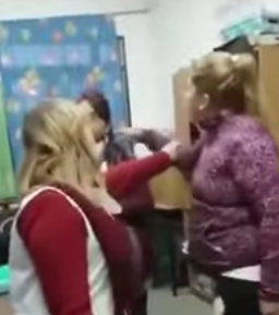 Madre de familia, profesora, maestra, agresión, escuela, Argentina