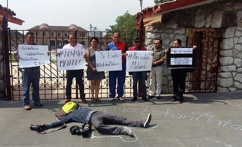 Periodistas mexicanos manifiestan su rechazo por el asesinato de comunicadores