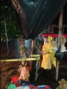 Persona damnificada por las inundaciones en el Soconusco