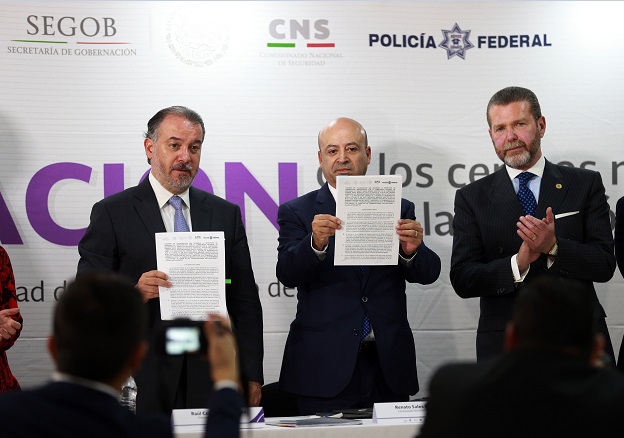PGR y CNS firman convenio para fusionar centros de atención ciudadana