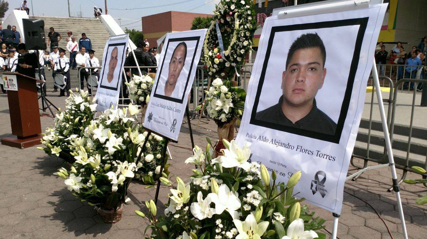 Rinden homenaje a policías municipales que murieron durante un asalto en Nezahualcóyotl