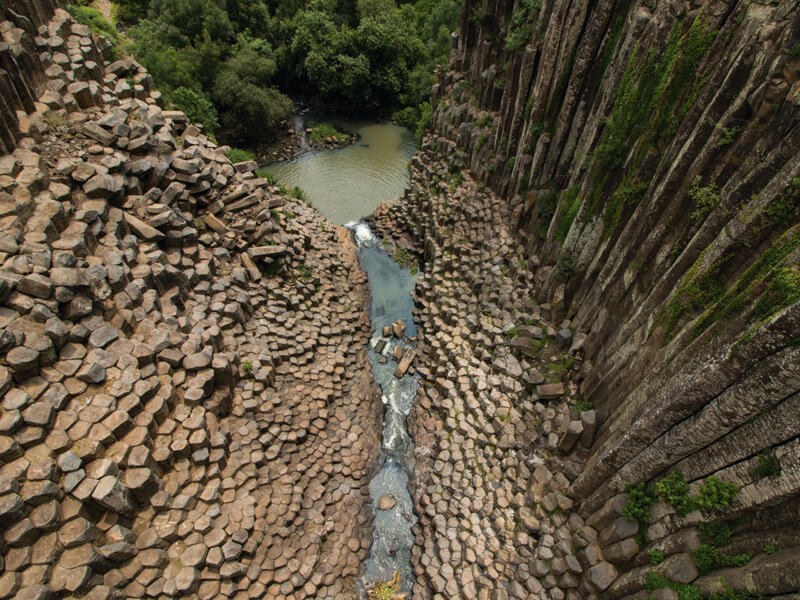 Prismas basálticos en geoparque Comarca Minera en Hidalgo (Unesco)