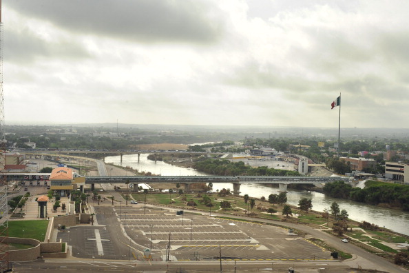 Vista aerea de puentes internacionales en Laredo