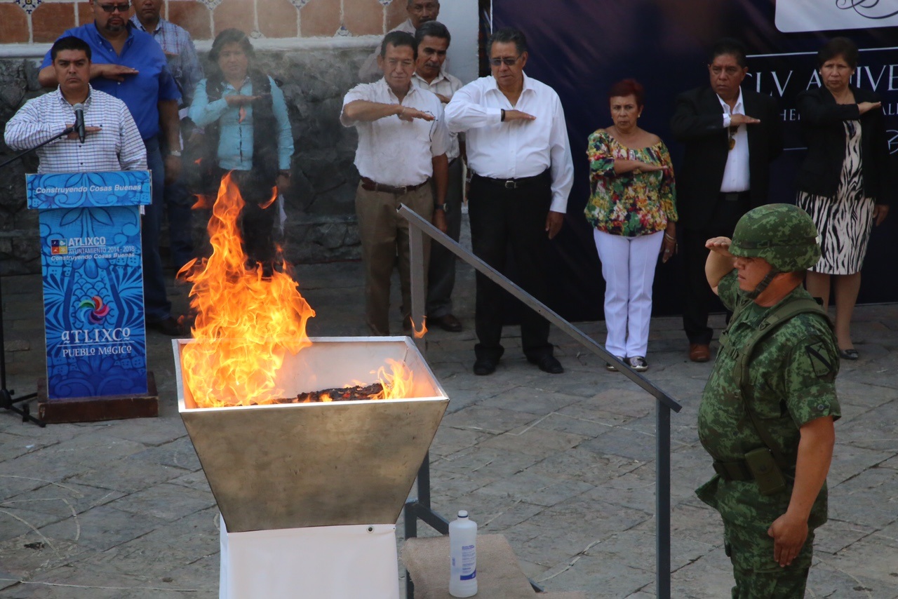 Banderas en Atlixco son quemadas en ceremonia