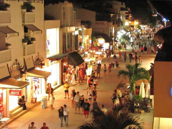 Investigan muerte de vendedor ambulante en zona turística de Playa del Carmen