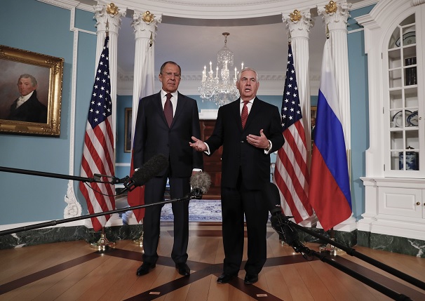 El secretario de Estado estadounidense Rex Tillerson junto al canciller ruso Sergey Lavrov (AP)