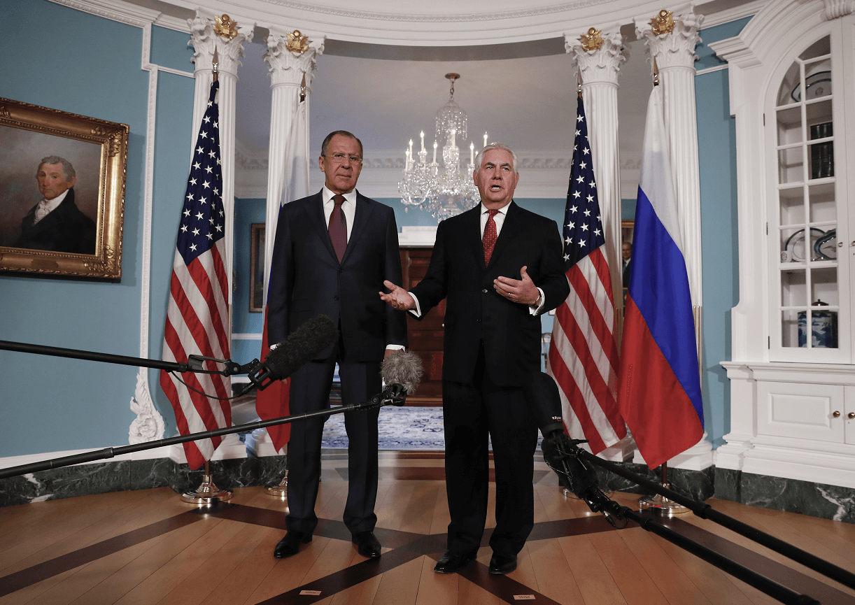 Serguéi Lavrov y Rex Tillerson hablan con reporteros tras encuentro en el Departamento de Estado