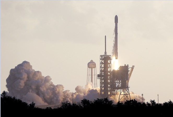 SpaceX lanza su cohete Falcon 9