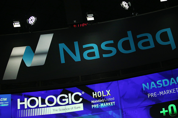En Wall Street, el Nasdaq avanzaba 16.16 puntos, 0.26%, a 6,179.18 unidades