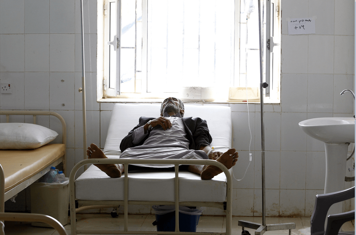 Epidemia de colera en Yemen; enfermos reciben atencion