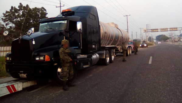 Fuerzas federales incautan combustible ilicito en Tabasco