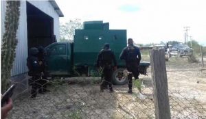 Vehiculo con blindaje artesanal es hallado en Camargo
