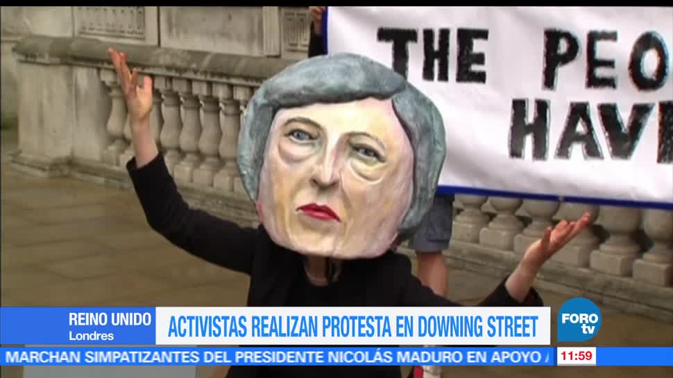Activistas, burla, Theresa May, elecciones en Reino Unido