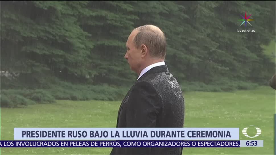 Vladimir Putin, bajo la lluvia, Día de la Memoria y el Dolor